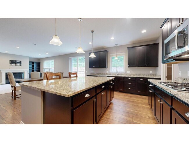 Foto del edificio - 5585 Orchard Cove