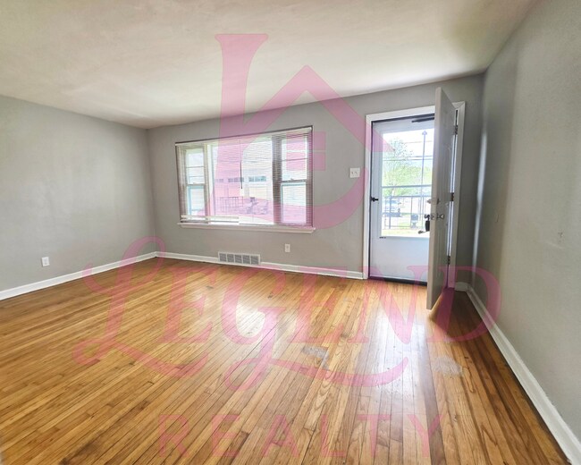 Building Photo - Charming 2-bedroom, 1-bath home with detached garage!