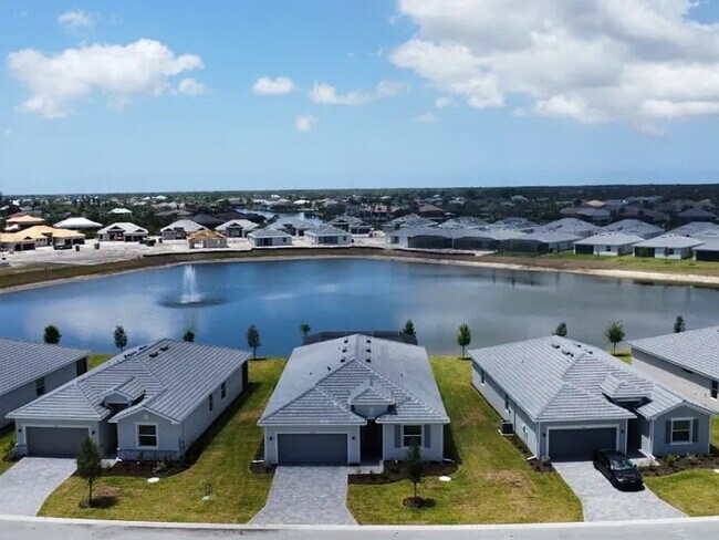 Foto del edificio - 7913 Lakes Edge Ln