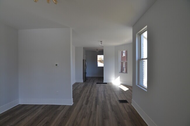 Building Photo - 2752 Madison Rd