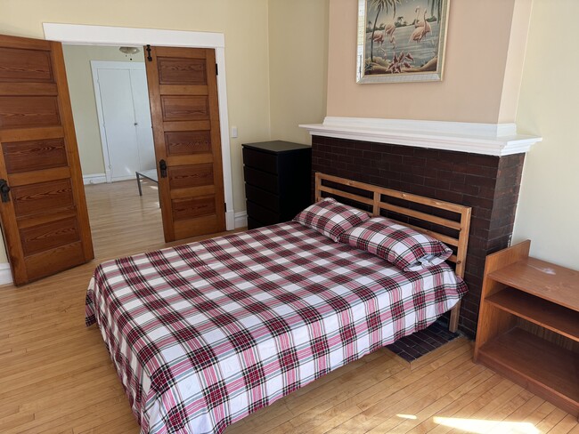 Front bedroom - 1309 Emerson St