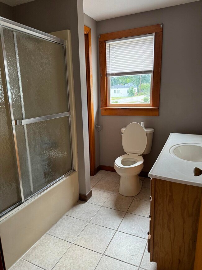 Baño - 812 Barbourville St