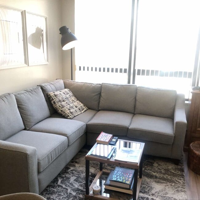 Building Photo - 938 Smithe St