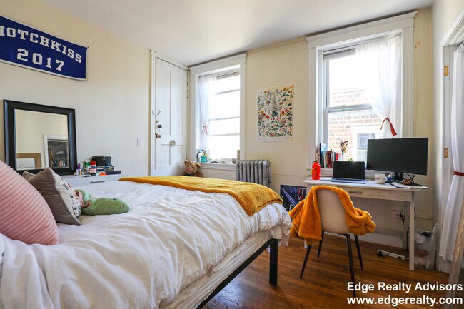 Building Photo - 62 Egmont St