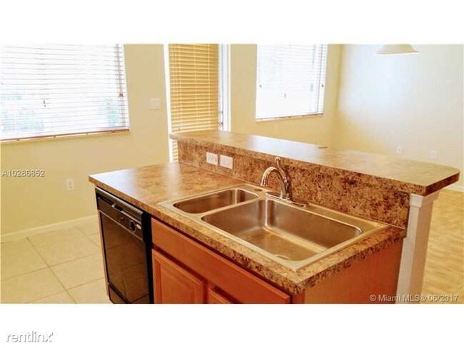 Foto del edificio - 21013 NW 14th Pl