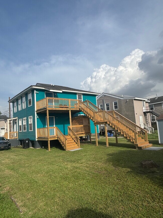 Foto del edificio - 6212 Curie St
