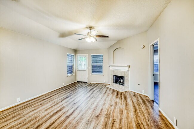 Foto del edificio - 10403 Falling River Dr