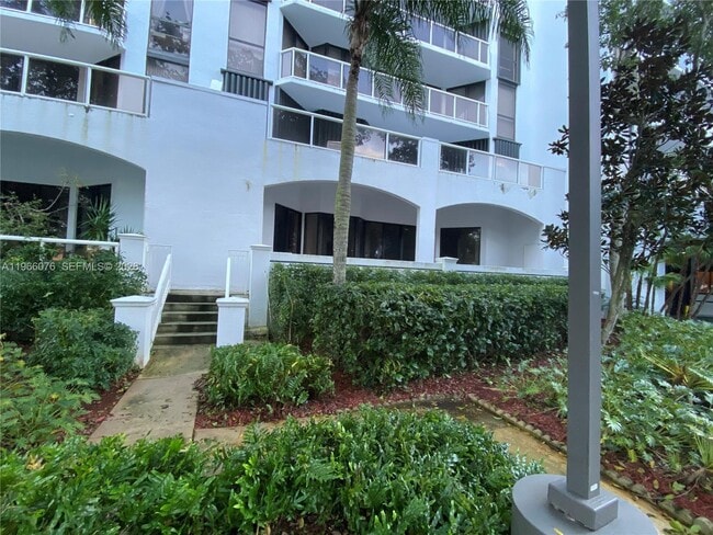 Foto del edificio - 3640 Yacht Club Dr