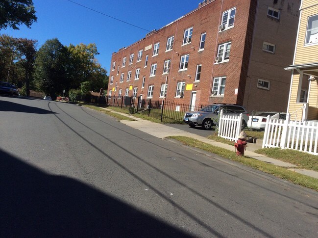 Foto del edificio - 12-20 Rockville St