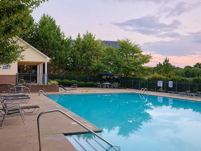 Foto del edificio - 457 Woodbark Ct