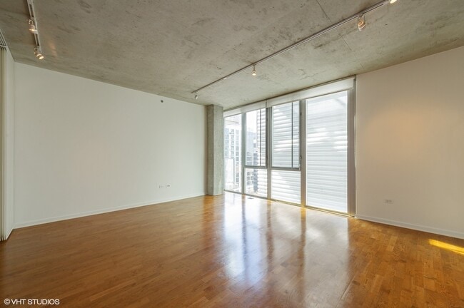 Building Photo - 659 W Randolph St