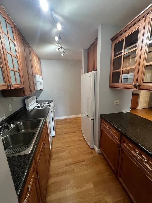 Building Photo - 910 W Alleghany Dr