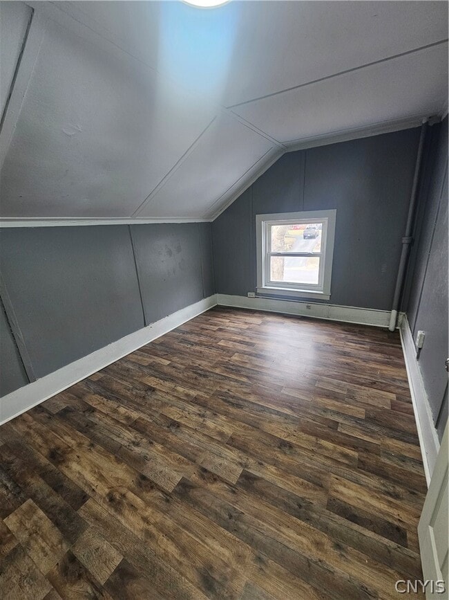 Foto del edificio - 8 S Main St