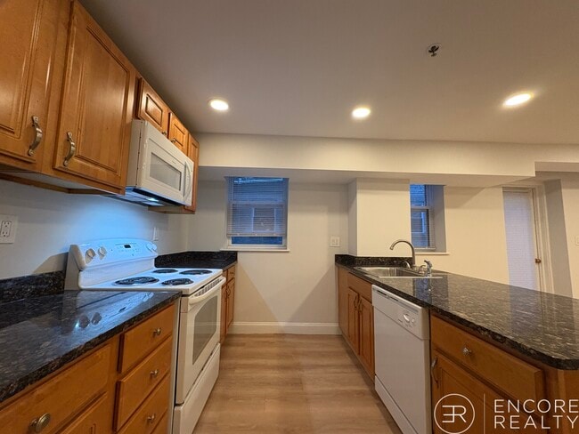 Building Photo - 51 Queensberry St