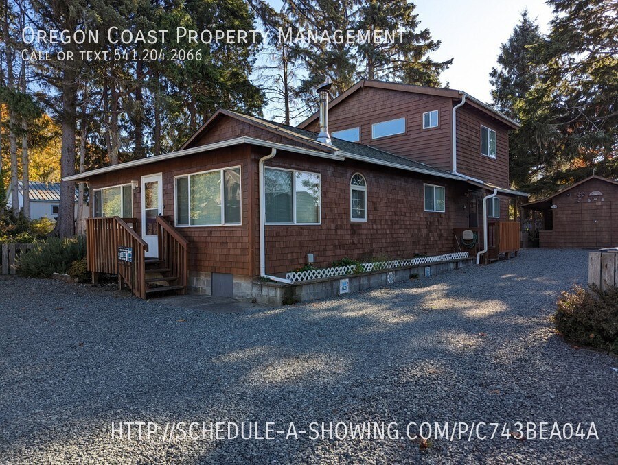 8255 S Victoria Ave, Rockaway Beach, OR 97136 House Rental in