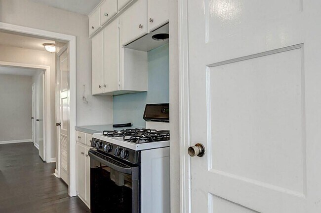 Building Photo - 7331 La Paseo St
