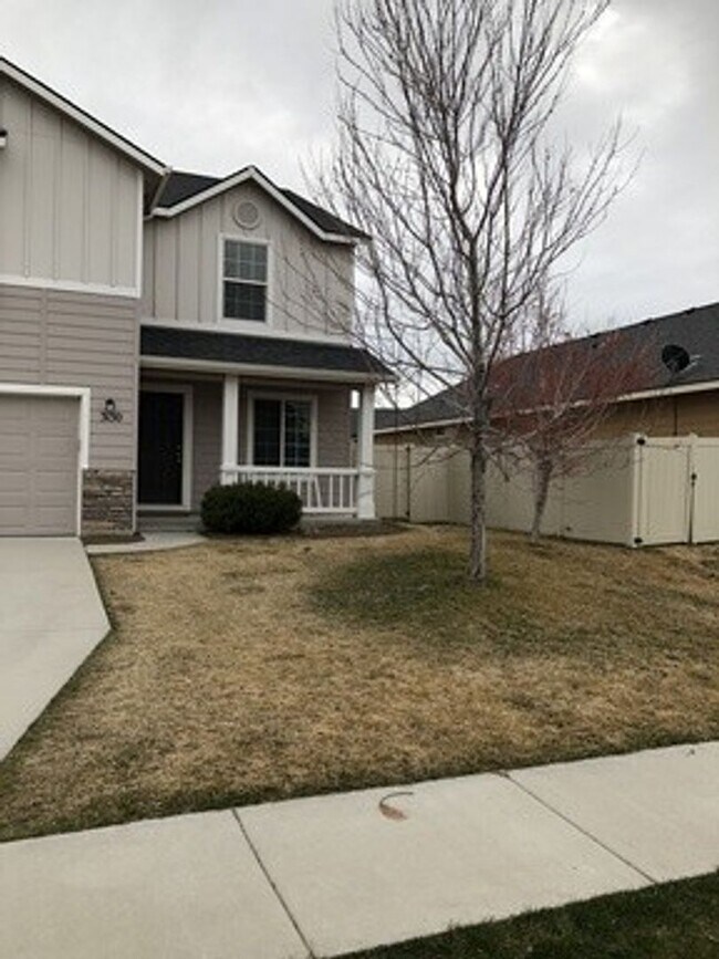 Building Photo - Walking distance to Settlers Park