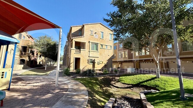 Foto del edificio - 900 S 94th St