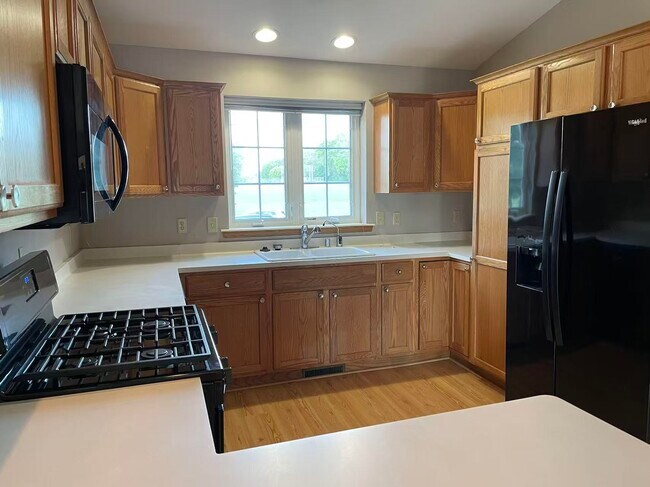 Foto del edificio - 1066 School St