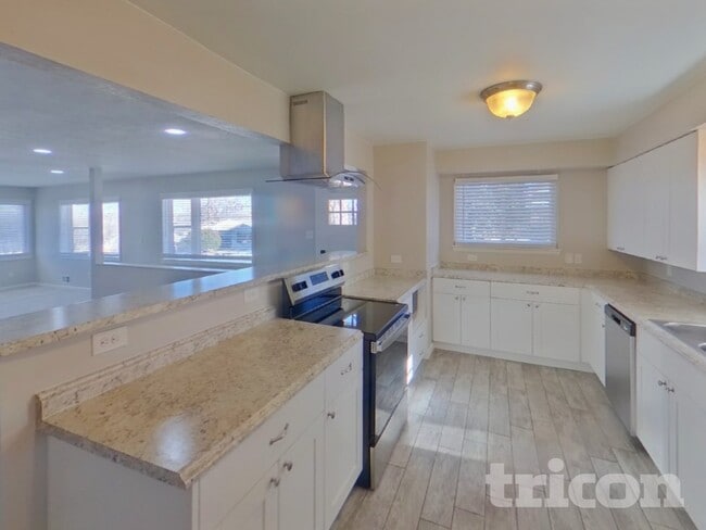 Building Photo - 20 El Sereno Dr