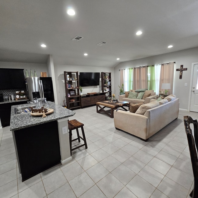 Foto del edificio - 7003 Adenium Rd