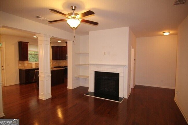 Building Photo - 5850 Vinyard Ln