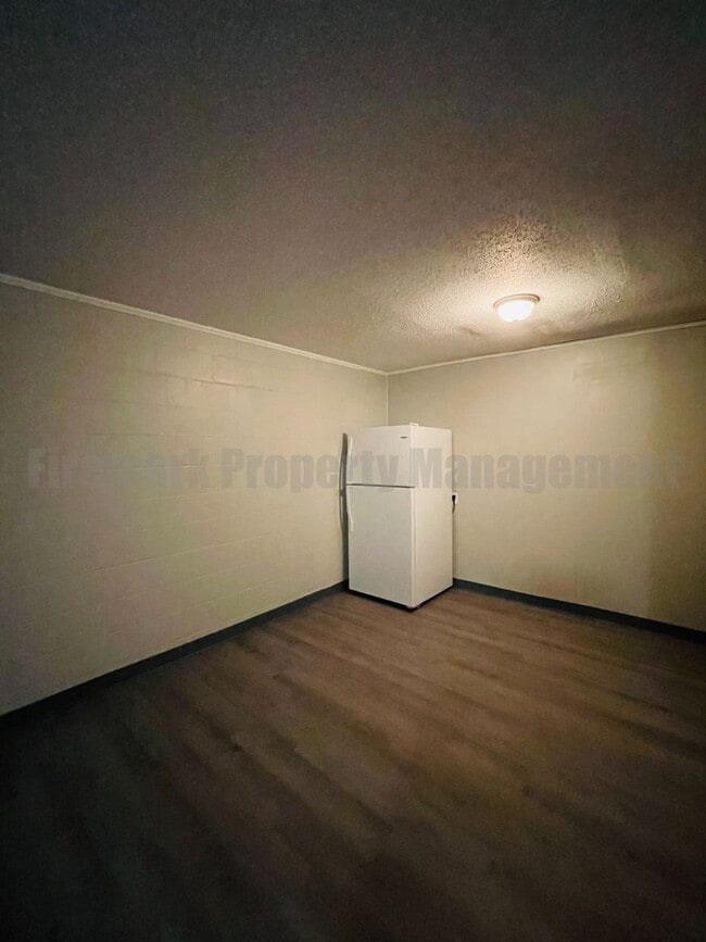 Building Photo - Move In Special: Half Off First Full Month...