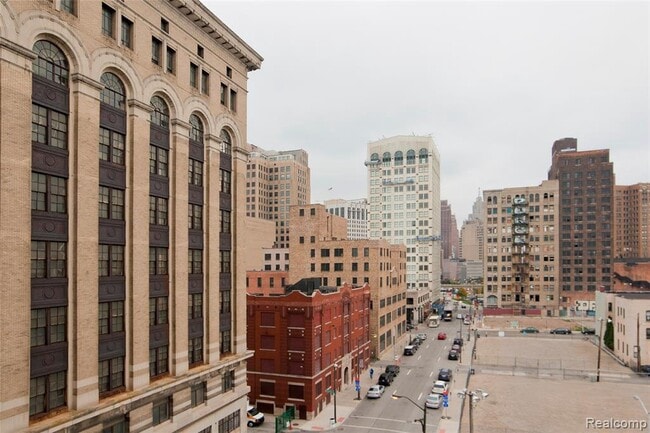Building Photo - 2233 Park Ave