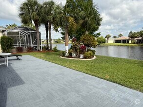 Building Photo - 867 SW Rocky Bayou Terrace