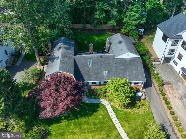 Building Photo - 1440 Highwood Dr