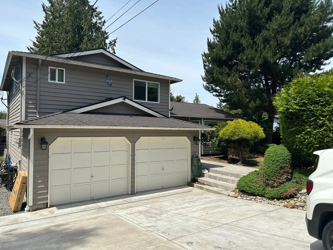 Foto principal - 8806 52nd Pl W