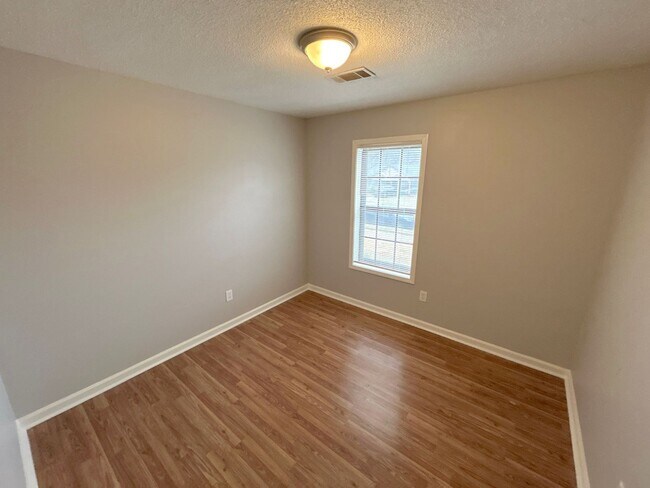 Foto del edificio - 3319 Kristy Dr