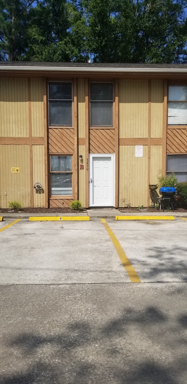 Building Photo - 3450 Macklen Rd