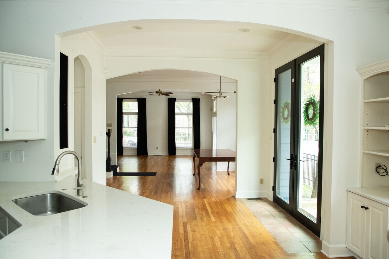 Foto principal - 47 W Calhoun Ave