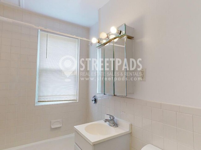 Building Photo - bedroom in Cambridge MA 02138