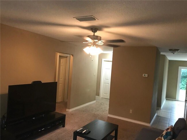 Building Photo - 250 S Shore Pl
