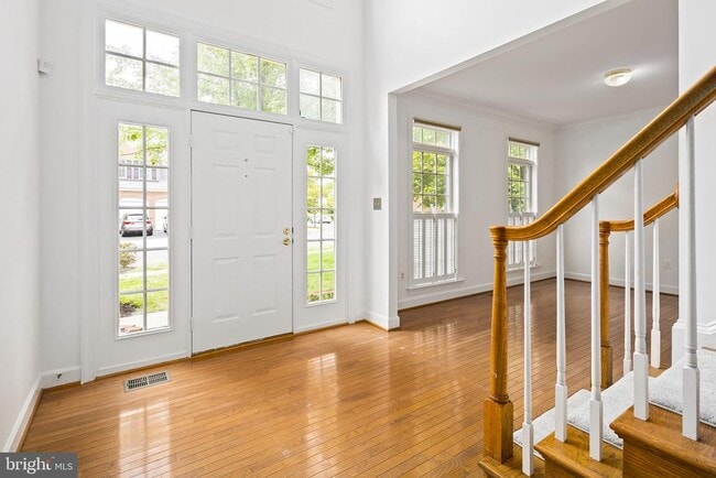 Building Photo - 8638 Wales Ct