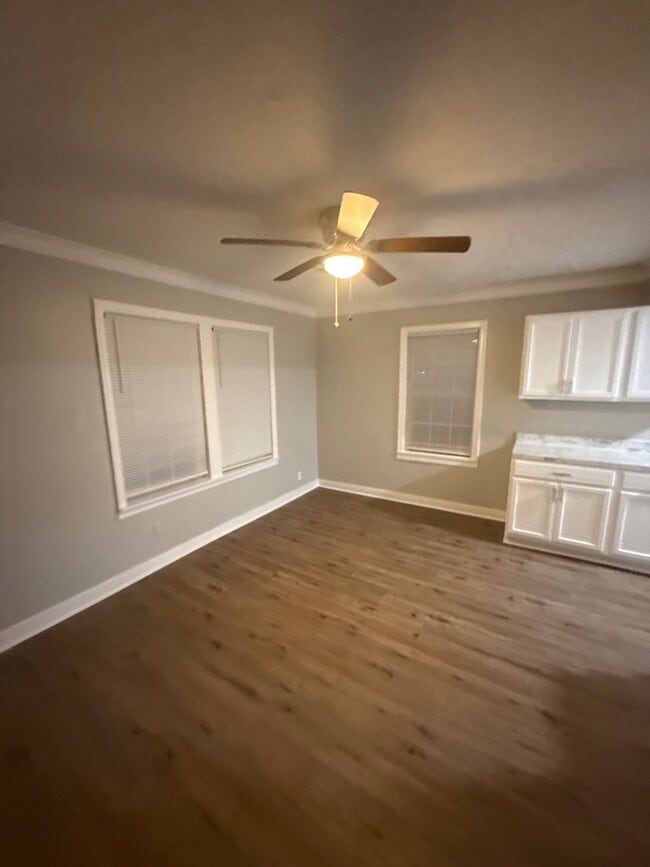 Dining room - 1131 N Watkins St