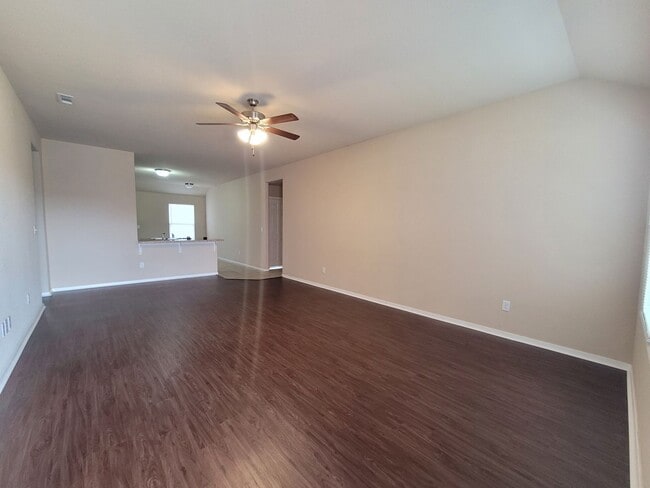 Foto del edificio - Beautiful 4 bedroom Home on Valley View Golf Course. HUGE Fenced Yard!