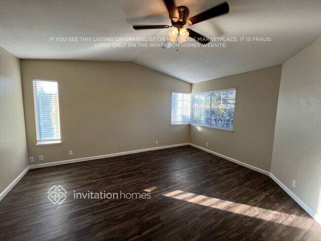 Foto del edificio - 529 Oakborough Ave