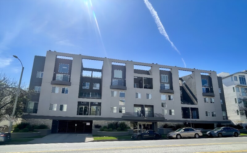 Foto principal - 1617 S Beverly Glen Blvd