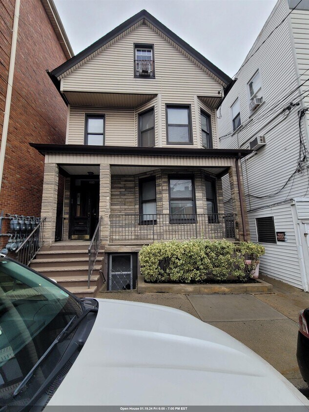 204 36th St Unit 2, Union City, NJ 07087 Room for Rent in Union City