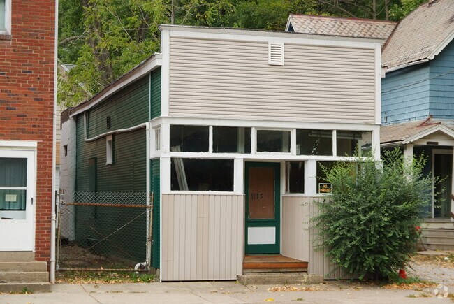 Building Photo - 1117 East Ave