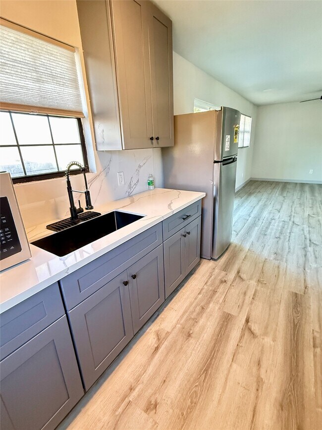 Foto del edificio - 210 N Mattson St