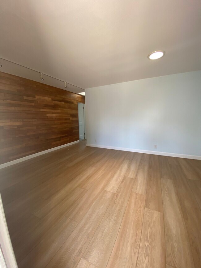 Living room - 405 N Lucia Ave
