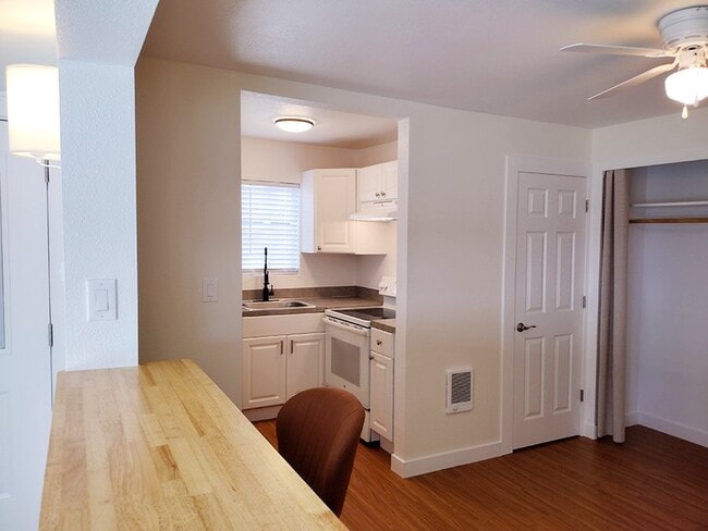 Foto del edificio - 445 SW 7th St