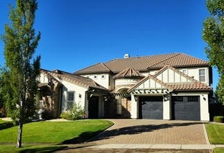Building Photo - 1925 Champion Hills Dr