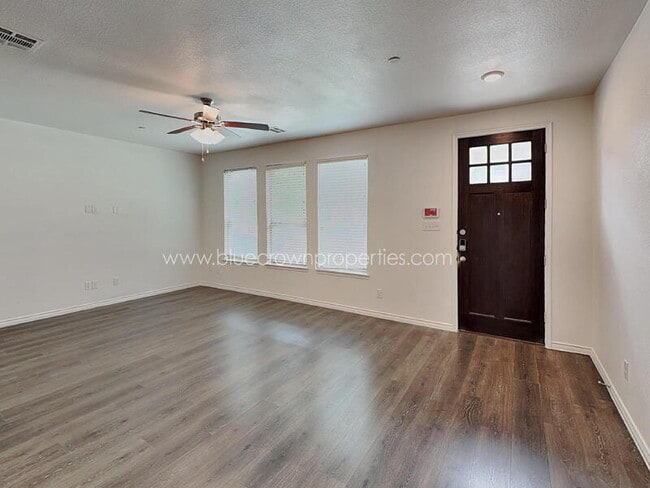 Building Photo - 2431 Klamath Dr
