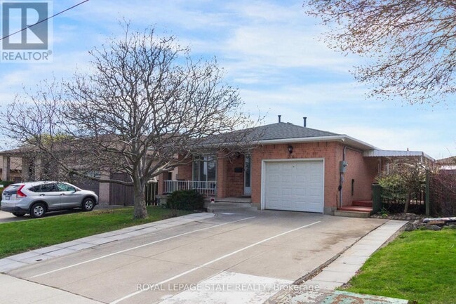 Building Photo - 216 Ravenbury Dr