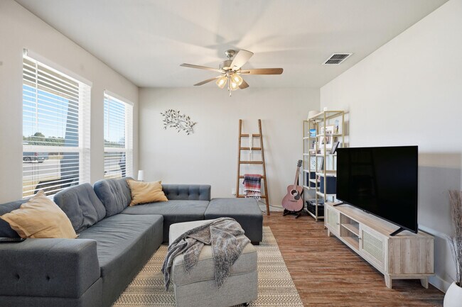 Foto del edificio - 1605 135th St